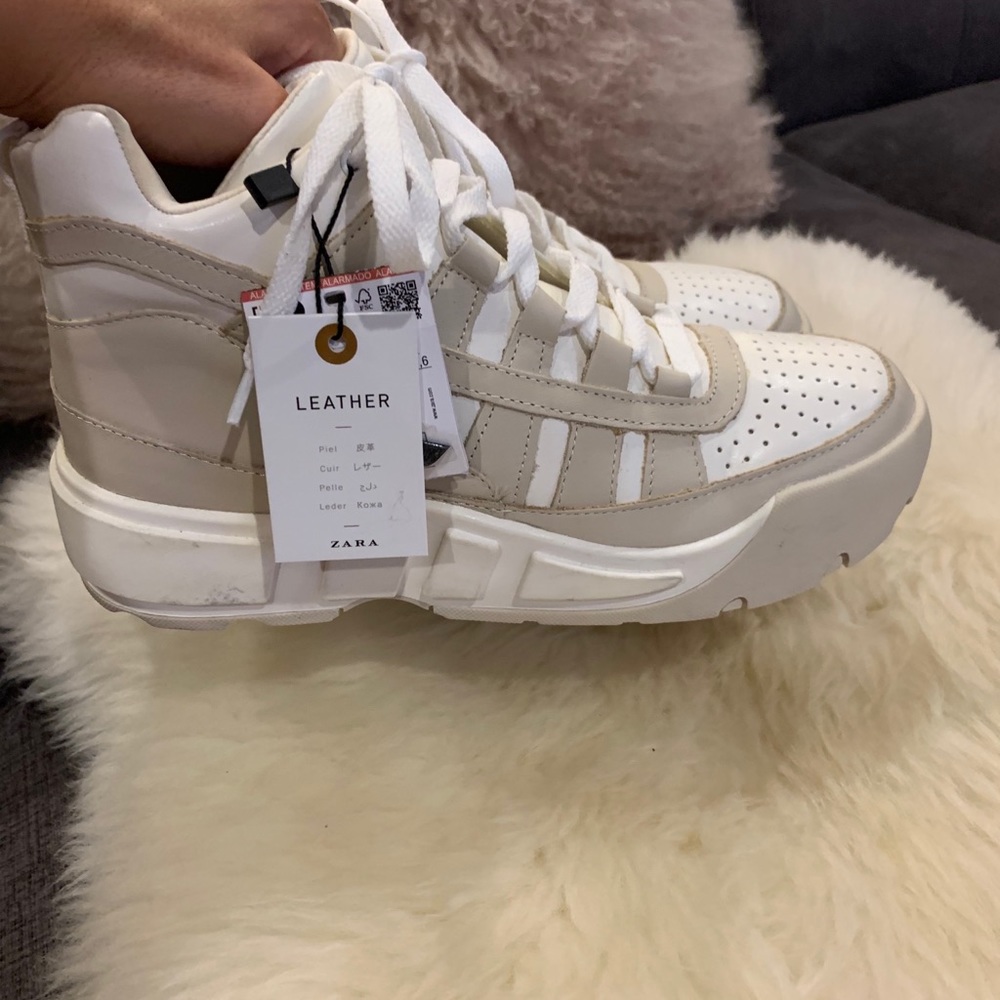 🔥🔥BNWT White Leather Zara High Top Sneakers😍😍